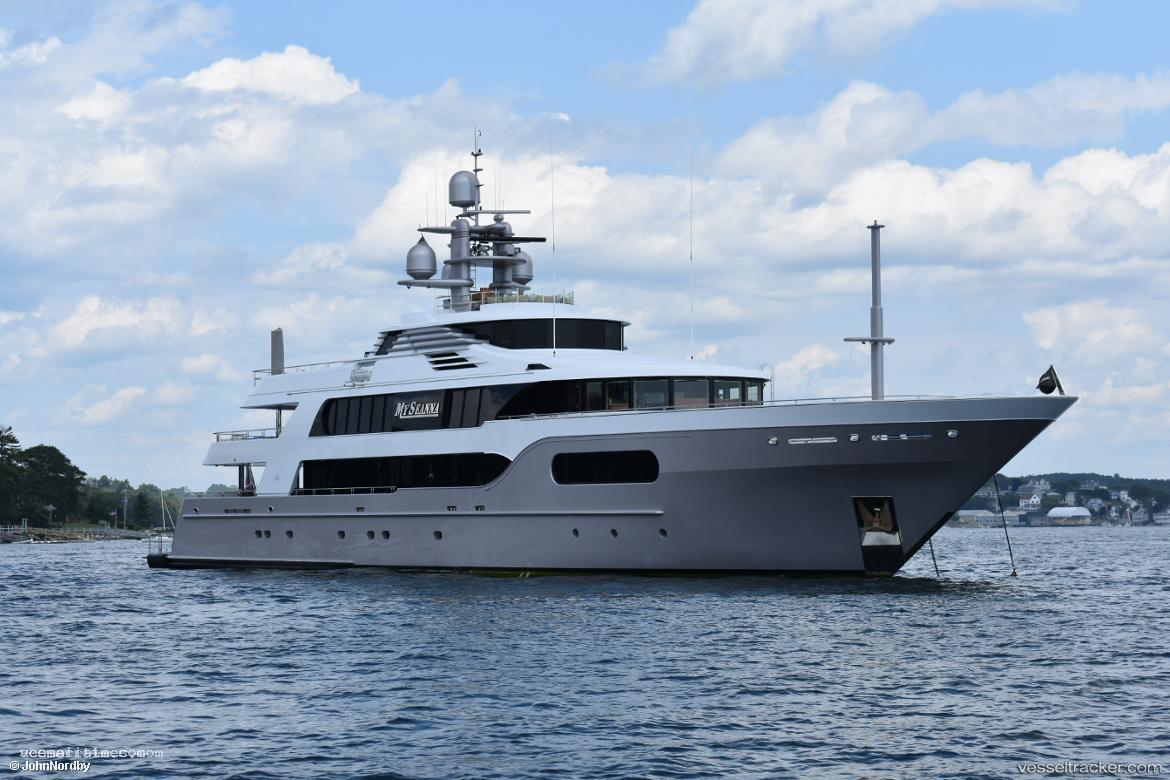 Starship - Service Ship vessel registered in Jamaica