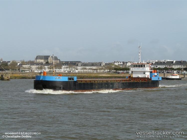 Omarsub-Tres - Hopper Dredger vessel registered in Spain