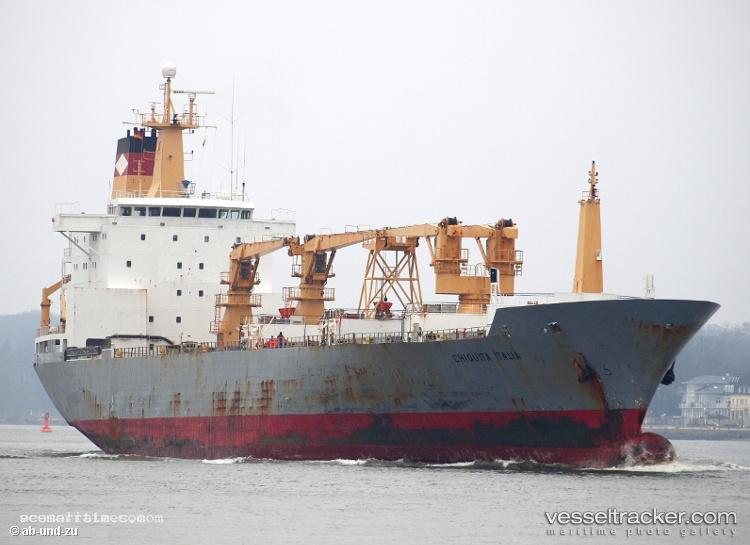 Italia-Stream - Refrigerated Cargo Ship vessel registered in Bahamas