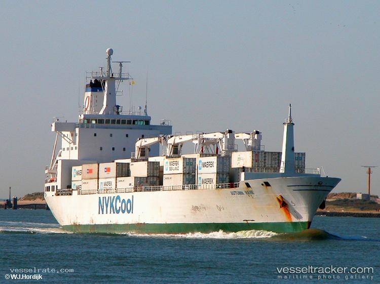 Autumn-Stream - Refrigerated Cargo Ship vessel registered in Bahamas