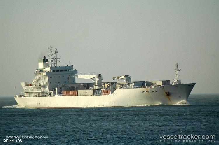 Green-Italia - Refrigerated Cargo Ship vessel registered in Bahamas