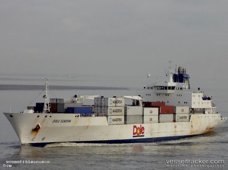 Dole-Europa - Refrigerated Cargo Ship vessel registered in Bahamas