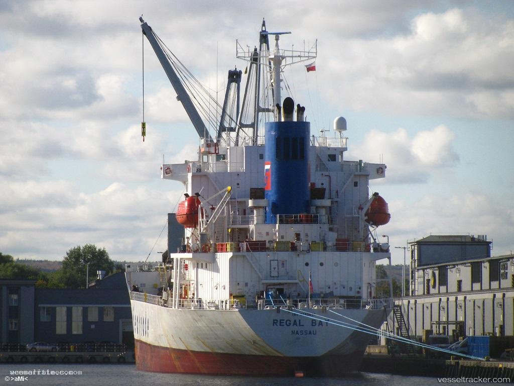 Regal-Bay - Refrigerated Cargo Ship vessel registered in Bahamas