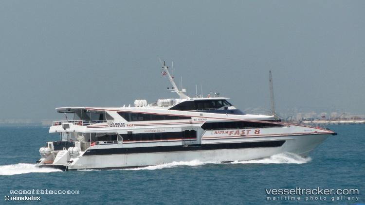 Ocean-Raider - Passenger Ship vessel registered in Singapore