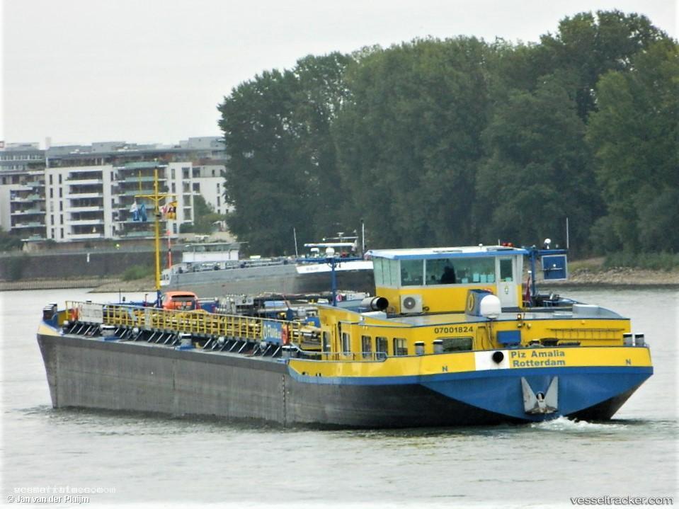 Piz-Amalia - Other Tanker vessel registered in Netherlands