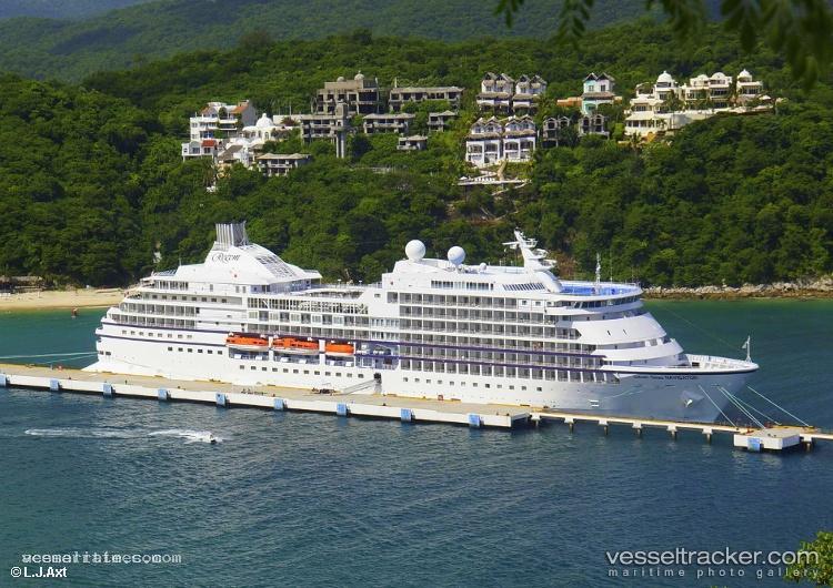 Seven-Seas-Navigator - Cruise Ship vessel registered in Bahamas