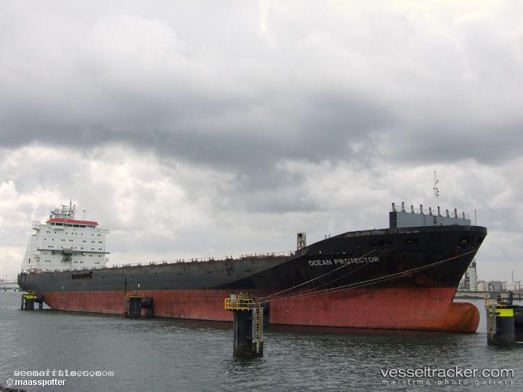 Hong - Container Ship vessel registered in Saint Kitts and Nevis