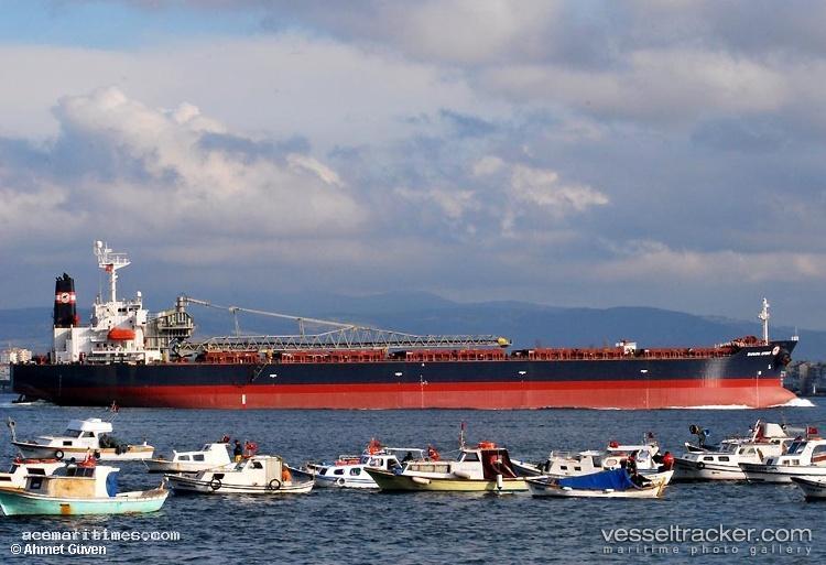Bahama-Spirit - Self Discharging Bulk Carrier vessel registered in Vanuatu