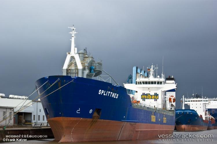 Splittnes - Self Discharging Bulk Carrier vessel registered in Antigua and Barbuda