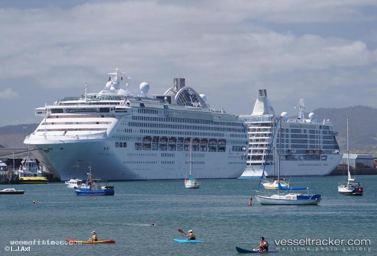 Star-Voyager - Cruise Ship