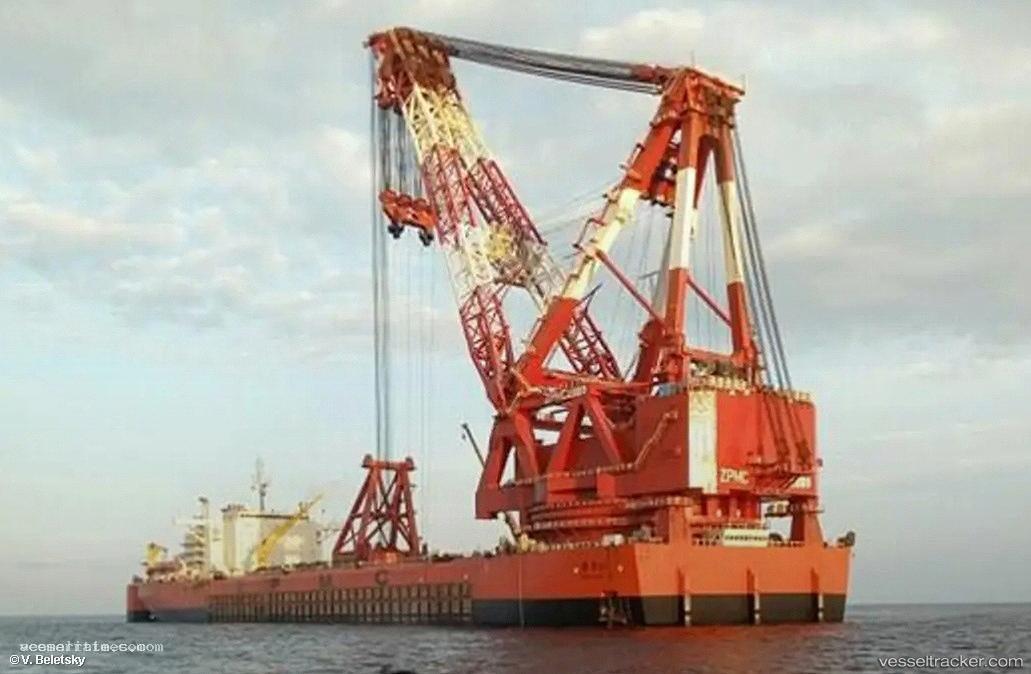 Zhen-Hua-30 - Crane Ship