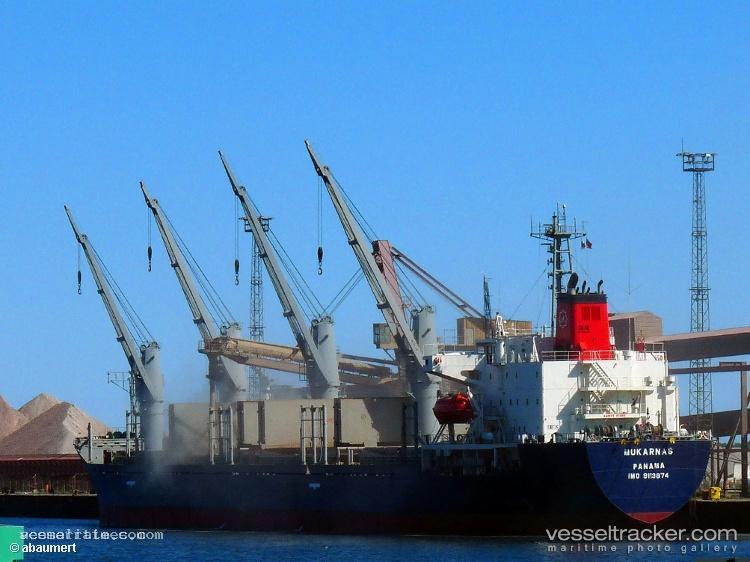 Momentum-Phonix - Bulk Carrier vessel registered in Comoros