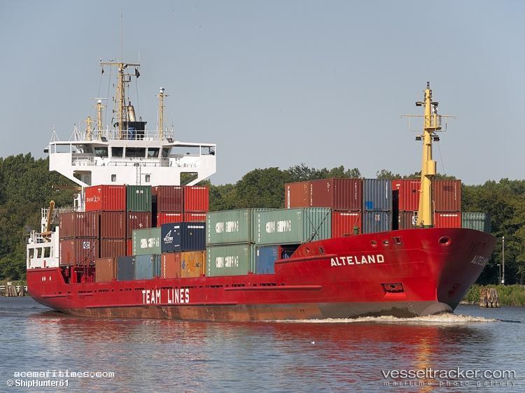 Caribc. - Container Ship vessel registered in Antigua and Barbuda