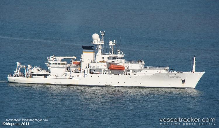 Usns-Bruce-Heezen - Research Vessel vessel registered in United States of America