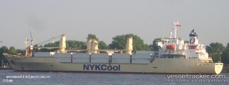Crown-Opal - Refrigerated Cargo Ship vessel registered in Bahamas