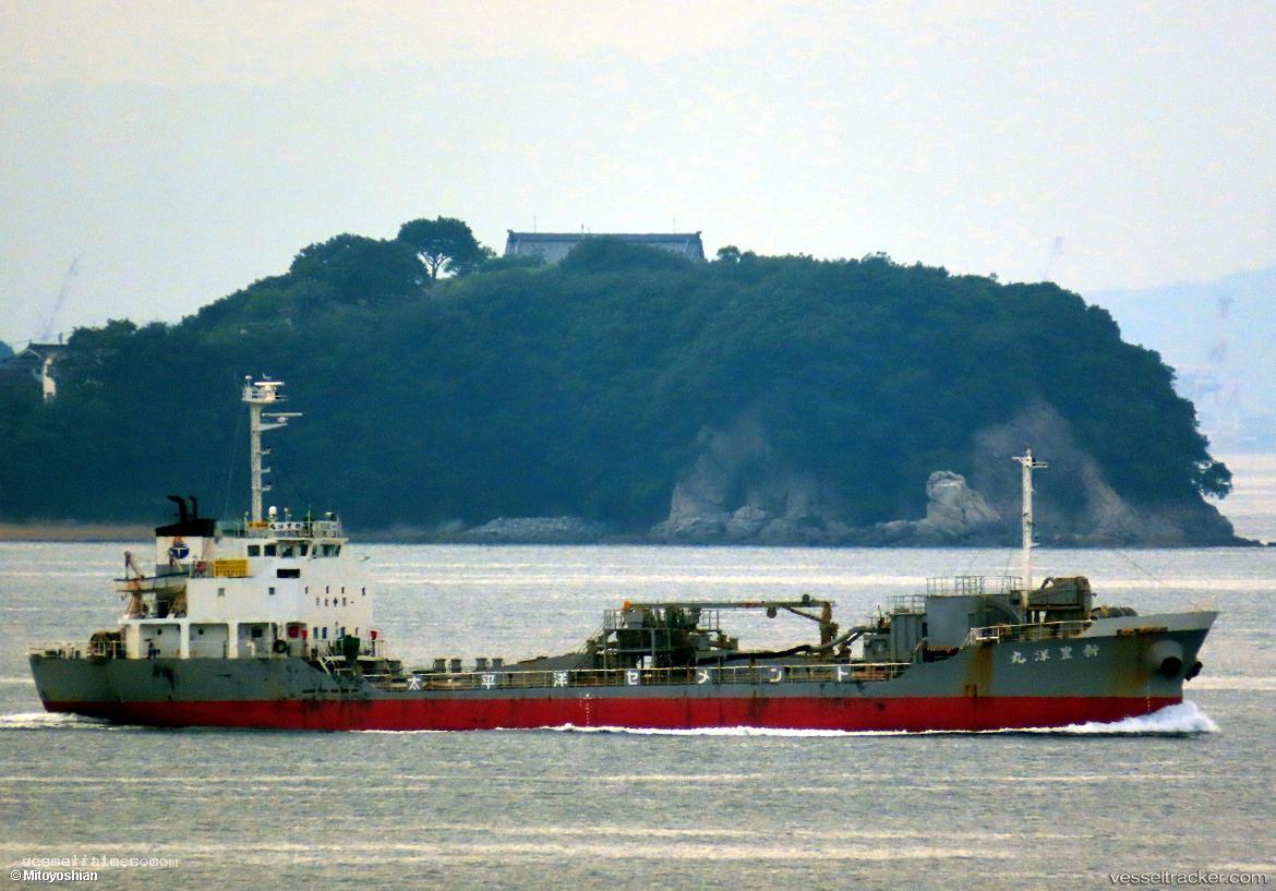 Shin-Houyo-Maru - Cement Carrier vessel registered in Japan