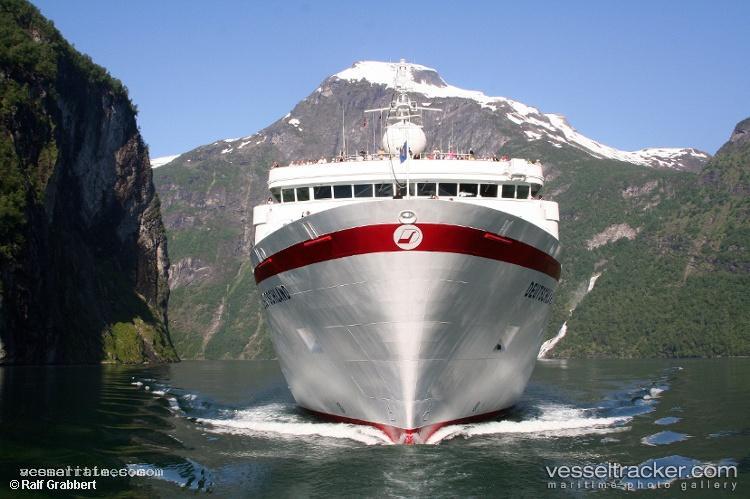 Deutschland - Cruise Ship vessel registered in Bahamas