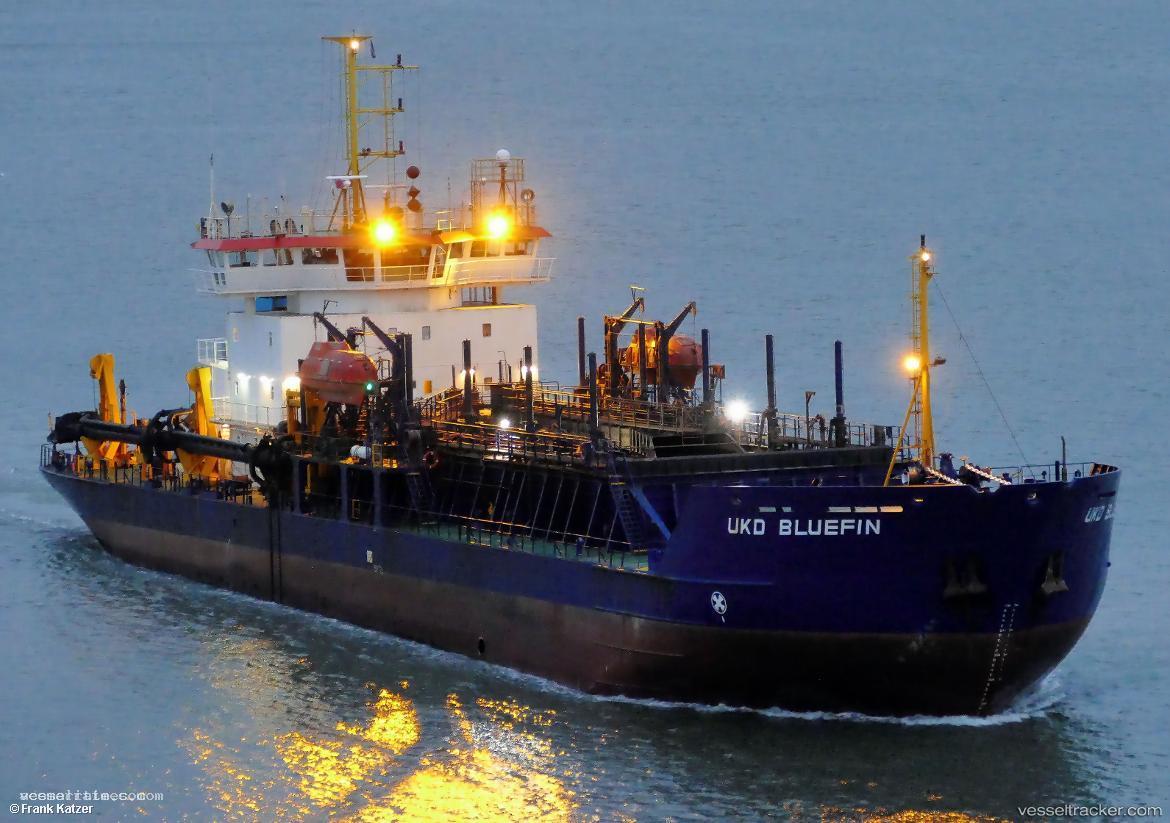 Ukd-Bluefin - Hopper Dredger vessel registered in United Kingdom