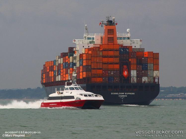 Dusseldorf-Express - Container Ship vessel registered in Bermuda