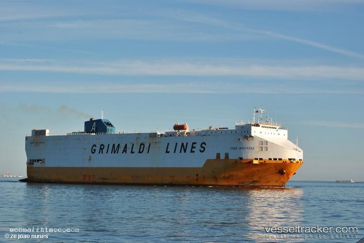Gran-Bretagna - Vehicles Carrier vessel registered in Italy