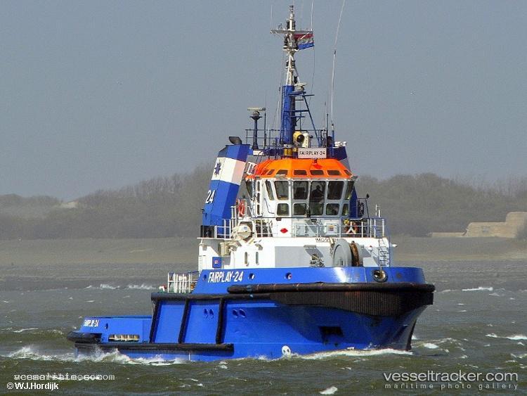 Fairplay-24 - Tug vessel registered in Antigua and Barbuda