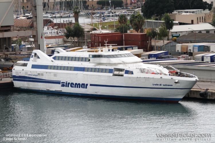 Isola-Di-Vulcano - Passenger Ro Ro Cargo Ship vessel registered in Italy
