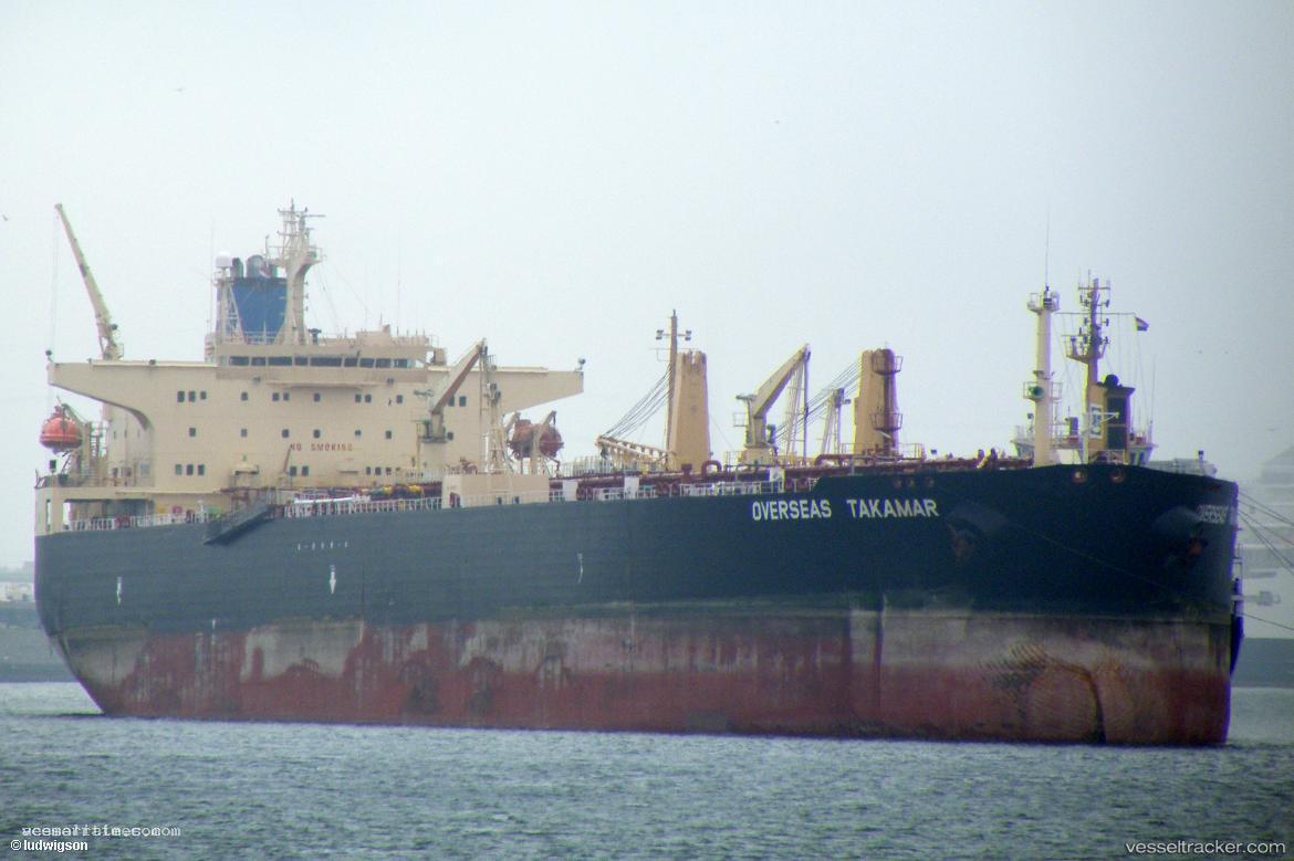 Zhen-Hua-7 - Heavy Load Carrier vessel registered in Liberia