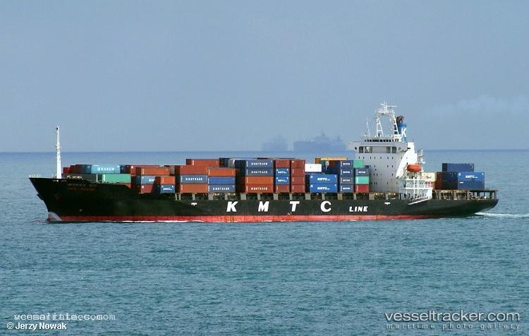 Easline-Dalian - Container Ship vessel registered in Panama