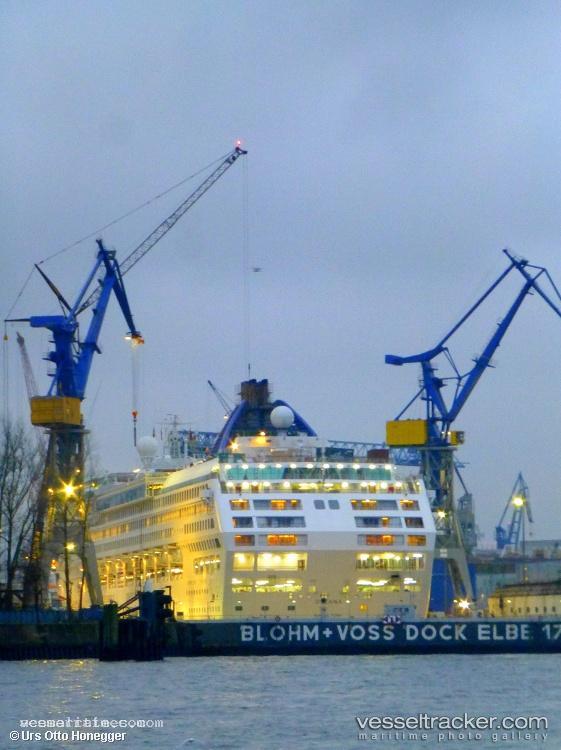 Queen-Of-The-Oceans - Cruise Ship vessel registered in Bermuda