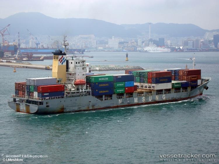 Run-Long - Container Ship vessel registered in Panama