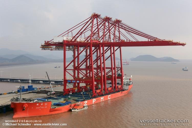 Zhen-Hua-31 - Heavy Load Carrier vessel registered in China