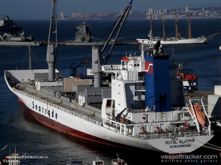 Cool-Royal - Refrigerated Cargo Ship vessel registered in Bahamas
