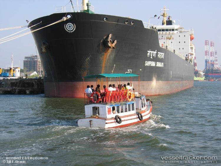 Purna - Oil Products Tanker vessel registered in Gambia