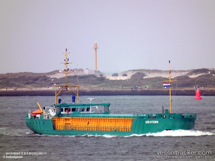Minstrel - Deck Cargo Ship vessel registered in Saint Kitts and Nevis