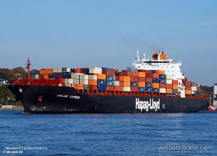 Istanbul-Bridge - Container Ship vessel registered in Liberia