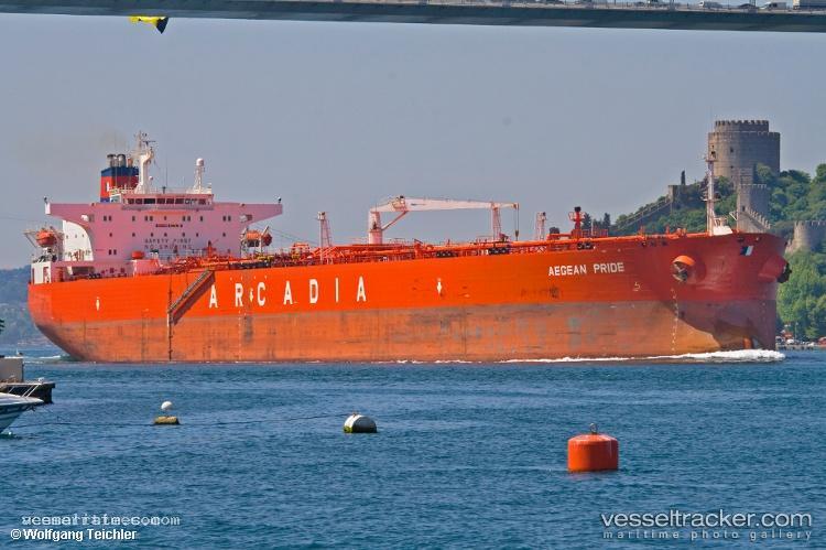 Zhen-Hua-34 - Heavy Load Carrier vessel registered in Liberia
