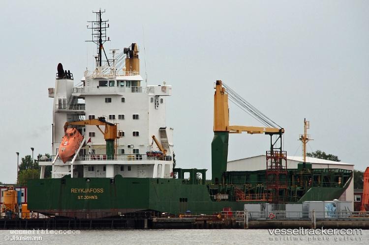 Ilha-Da-Madeira - Container Ship vessel registered in Portugal