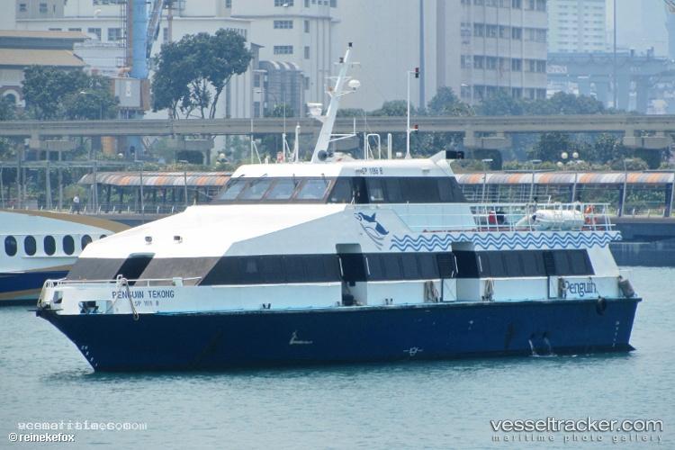 I-Mola - Passenger Ship vessel registered in Singapore
