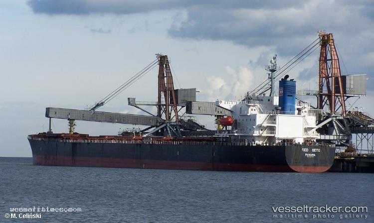 Global-Melody - Ore Carrier vessel registered in Marshall Islands