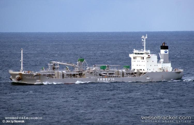 Pacific-Falcon - Cement Carrier vessel registered in Japan