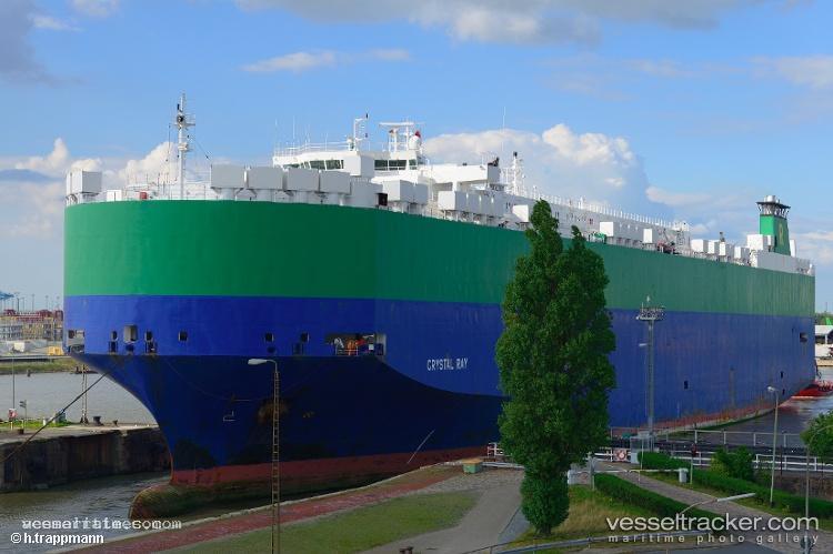 Crystal-Ray - Vehicles Carrier vessel registered in Bahamas