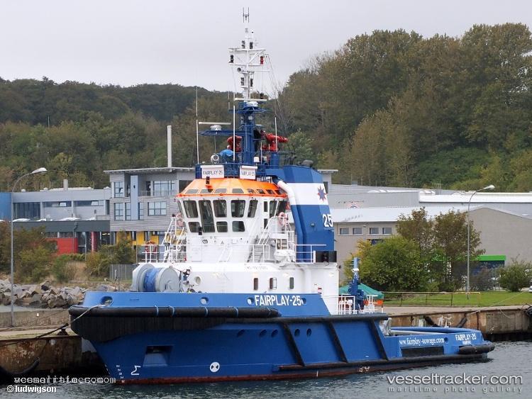 Fairplay-25 - Tug vessel registered in Portugal