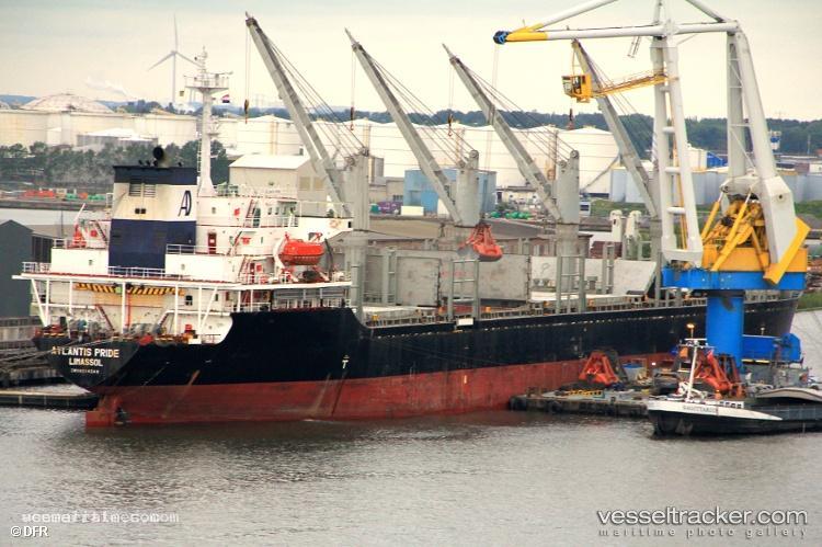 Holly-Developer - Bulk Carrier vessel registered in Panama