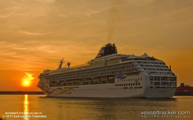 Norwegian-Sun - Cruise Ship vessel registered in Bahamas