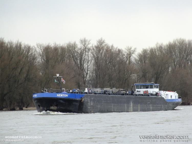Piz-Alv - Chemical Oil Products Tanker vessel registered in Netherlands