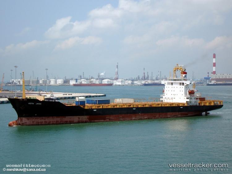 Easline-Kwangyang - Container Ship vessel registered in Panama