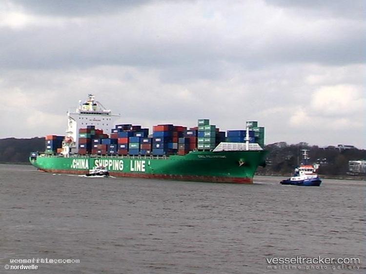 Felixstowe - Container Ship vessel registered in Bahamas