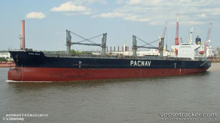 Meraklis - Bulk Carrier vessel registered in Bahamas