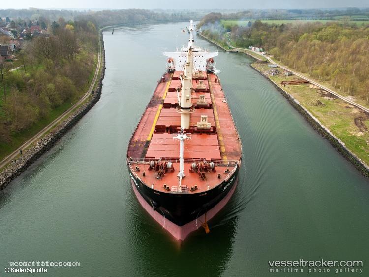 Glory-Bridge - Bulk Carrier vessel registered in Panama
