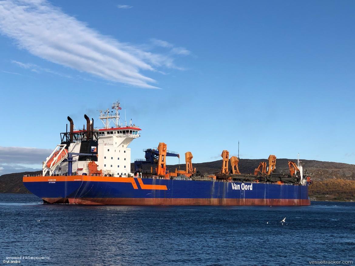 Ham-318 - Hopper Dredger vessel registered in Netherlands